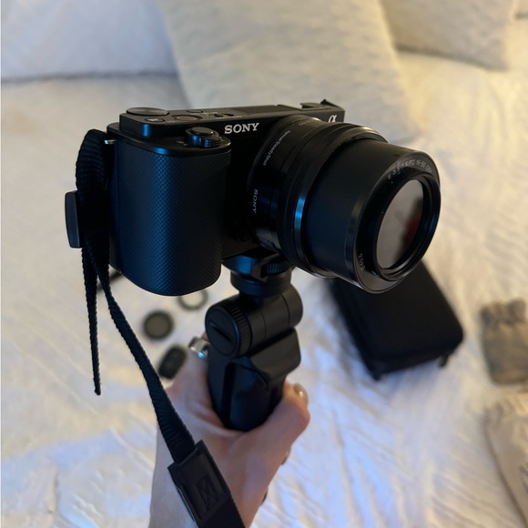 Sony Alpha ZV-E10 Mirrorless Vlog Camera Kit - Black w/ accessories included! - Picture 8 of 16